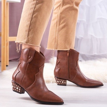 Brown cowboy boots on a low Serrana post - Footwear
