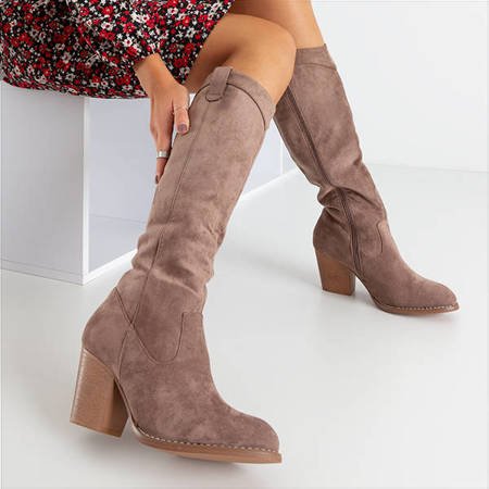 Light brown women's boots on the Moddergat post - Footwear