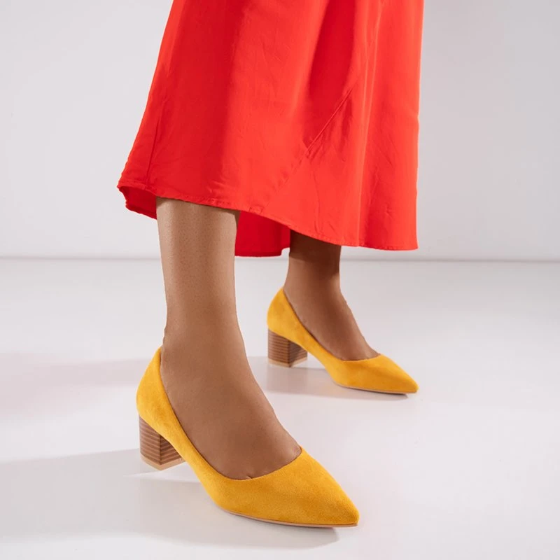 OUTLET Mustard pumps on the Santi post - Footwear