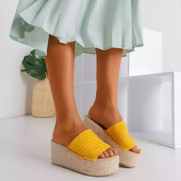 OUTLET Mustard slippers on the Hlois platform - Footwear