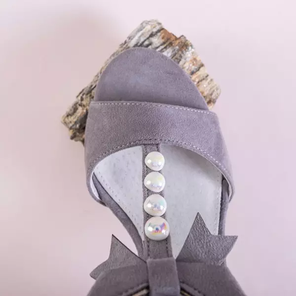 OUTLET Light gray women's sandals with ornaments on a post Gizela - Footwear