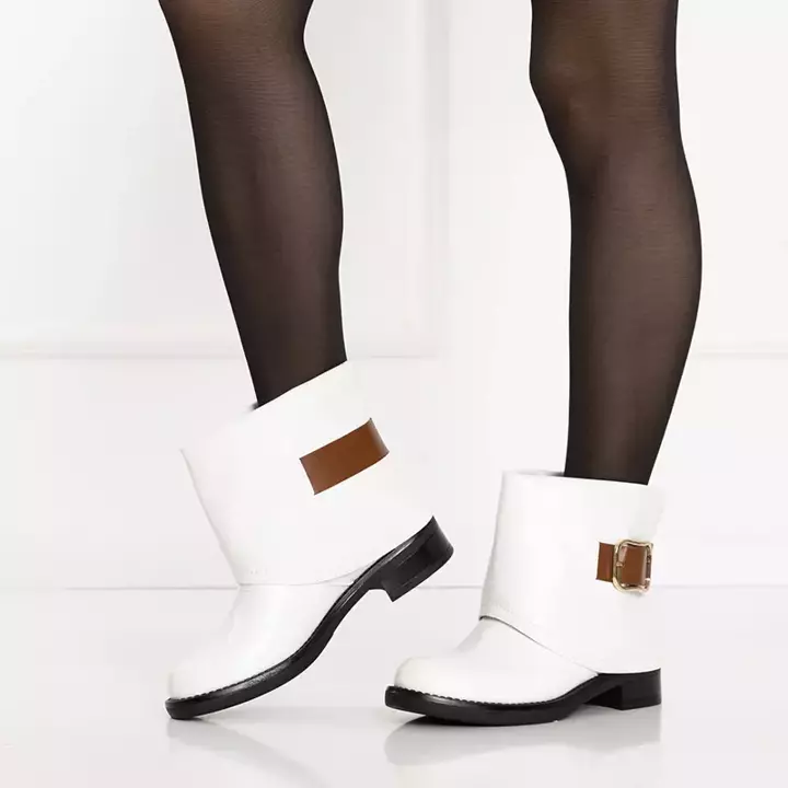OUTLET White women's flat-heeled boots Nerela - Footwear