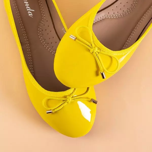 OUTLET Yellow women's lacquered ballerinas Suzzi - Footwear