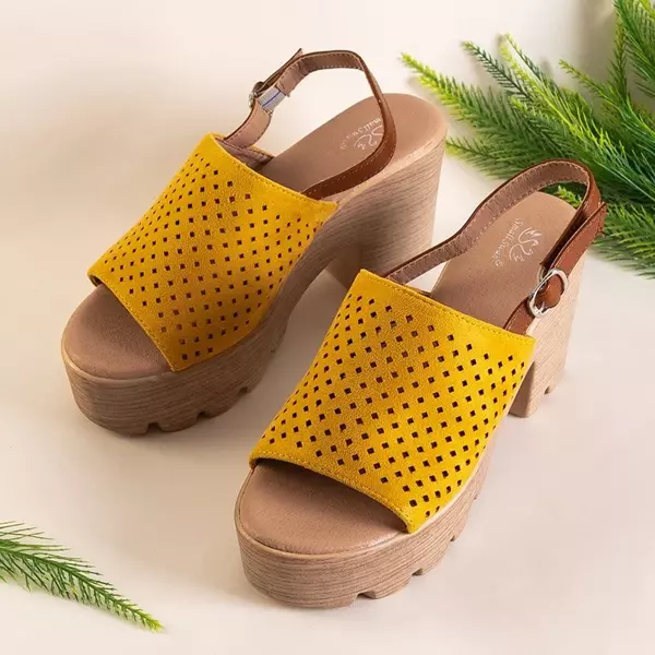 OUTLET Yellow women's openwork sandals on the Noria post - Footwear